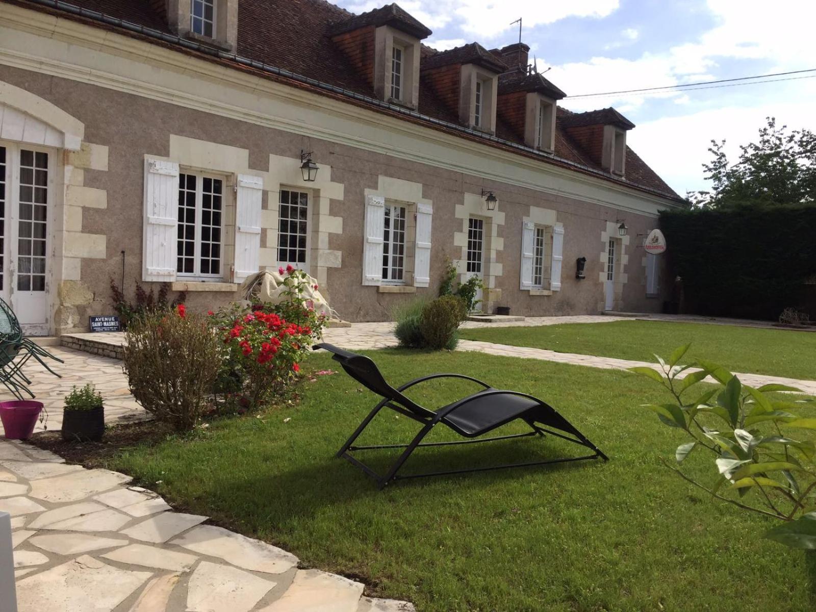 Maison Des Arts Francueil Экстерьер фото
